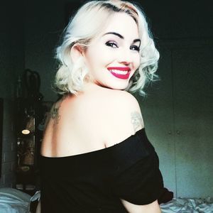 Meet your Posher, Adria